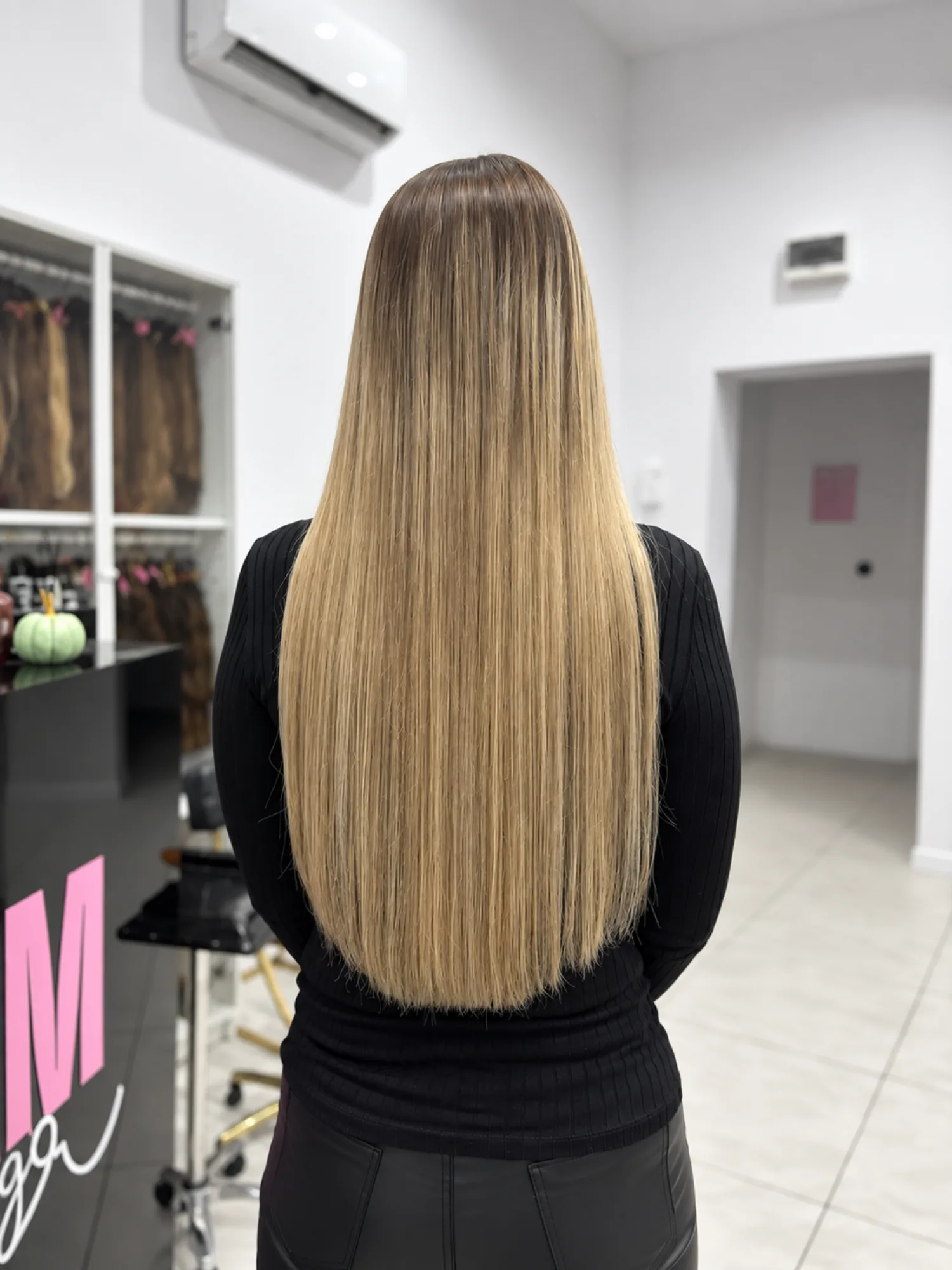 Włosy po przedłużeniu w salonie – ok. 80 g, ok. 60 cm
